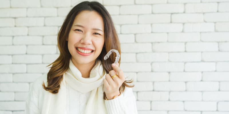 metal braces vs invisalign aligners